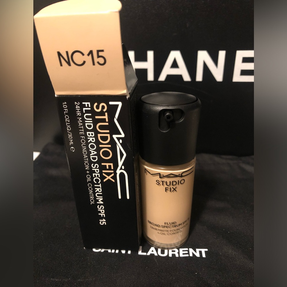 BNIB MAC Cosmetics Studio Fix Fluid SPF15 NC15